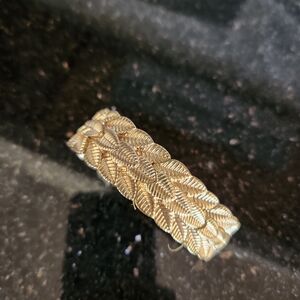 Gold Leaf Pattern Stretch Bracelet